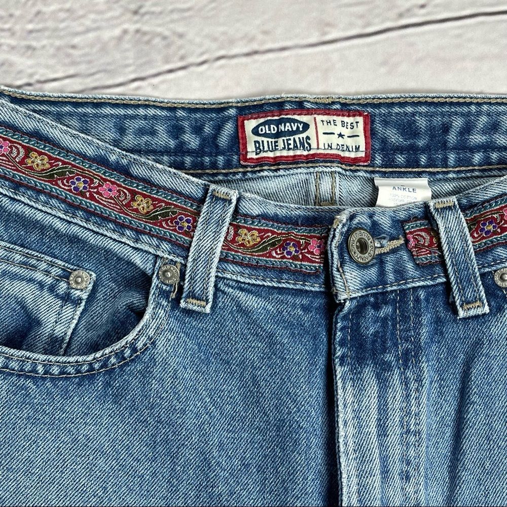 OLD NAVY women's blue boho crop ankle jeans with embroidery trim boho, size 6 - Picture 12 of 13